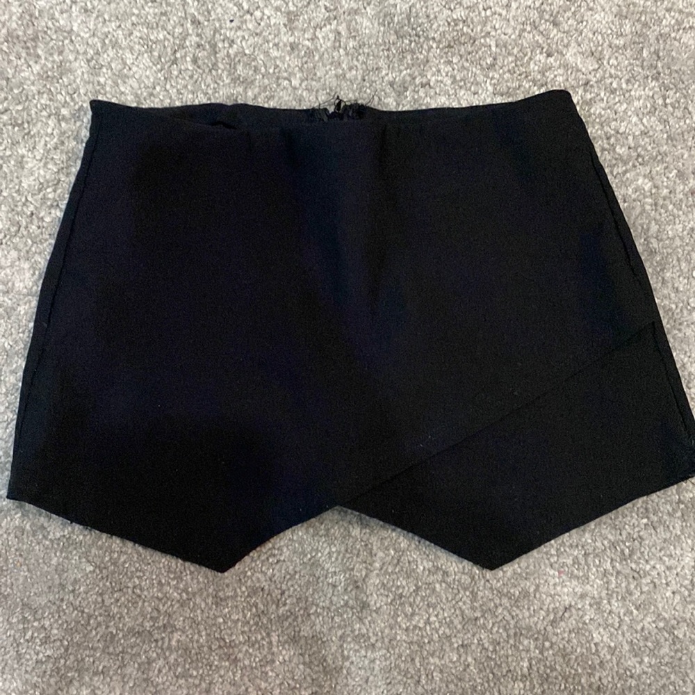 black envelope skort